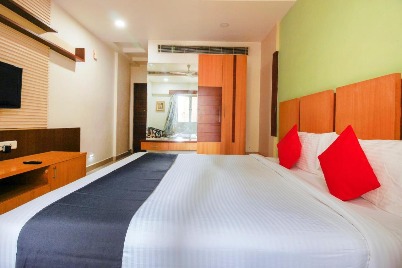 Capital O 66968 Haveli The Landmark Hotel Warangal Exterior photo
